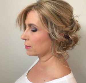 maquillaje y peinado de fiesta mujer madura