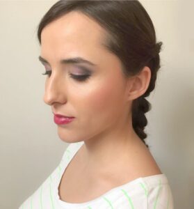 maquillaje sencillo y elegante con trenzas